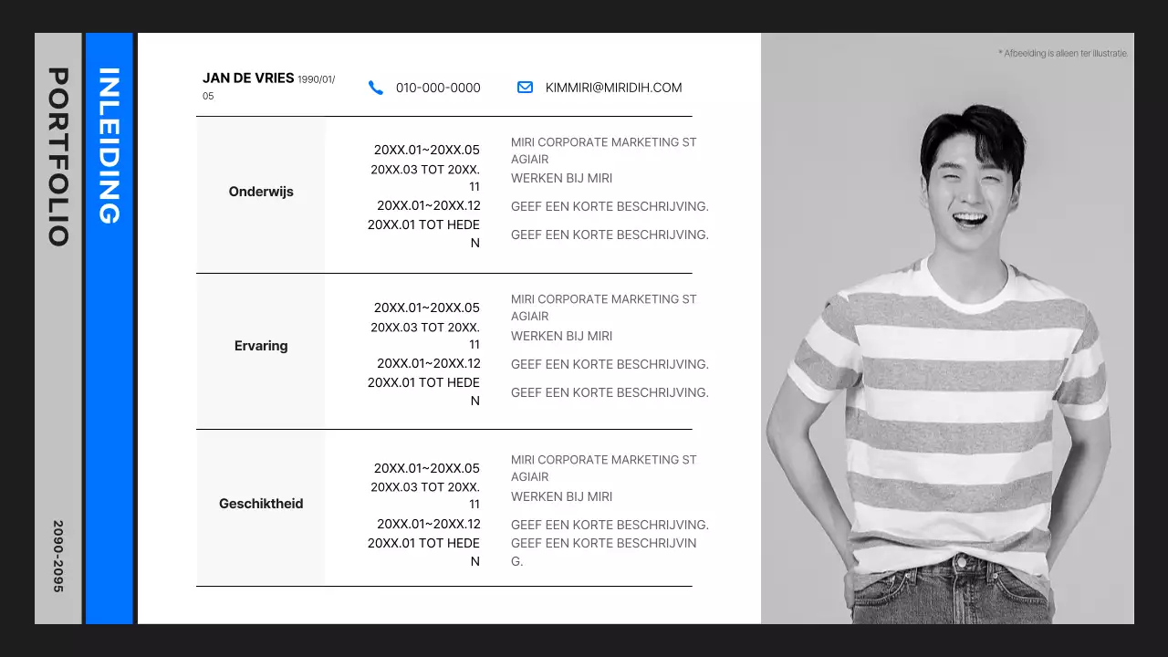 Eenvoudige ontwikkelaarsportfolio in zwart en blauw