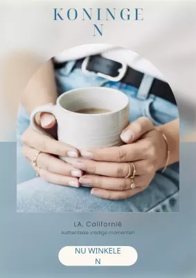 Advertentie voor blauwe minimalistische sieraden