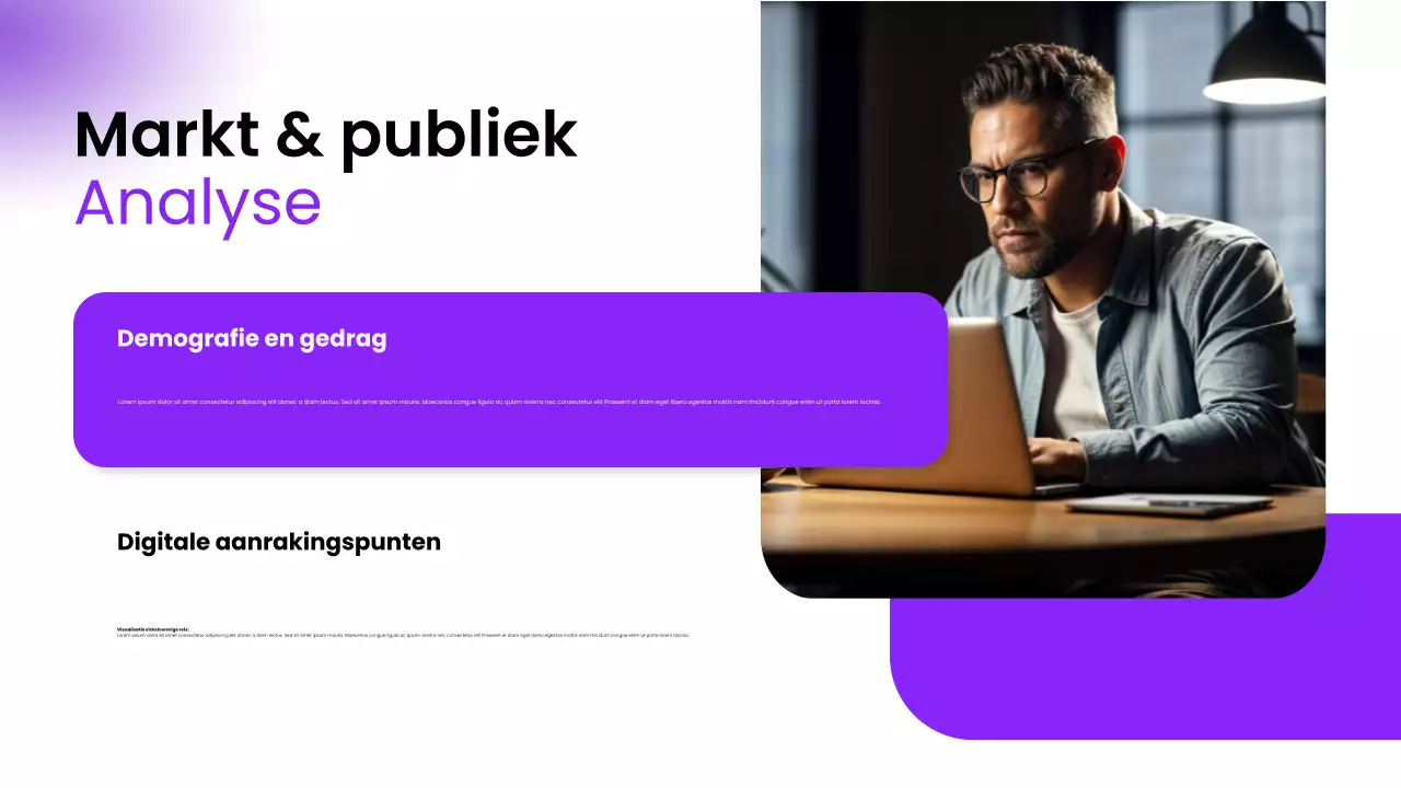 Paarse moderne pitch deck voor online aanwezigheidstips
