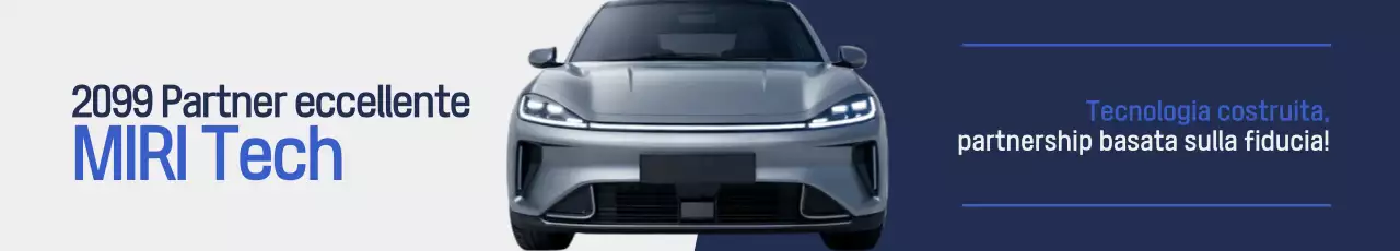 Promozione pubblicitaria di un'auto moderna in argento