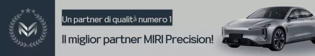 pubblicità di auto moderna grigia