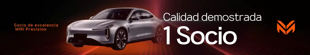 Anuncio de un elegante coche naranja