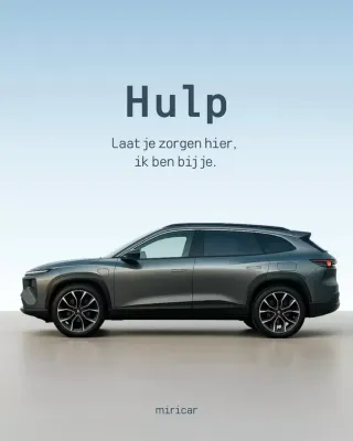 Reclame voor een moderne auto in hemelsblauw