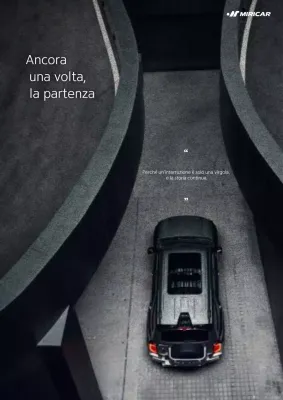 Promozione pubblicitaria di un'auto moderna nera