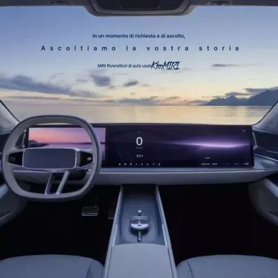 Pubblicità di auto moderna blu