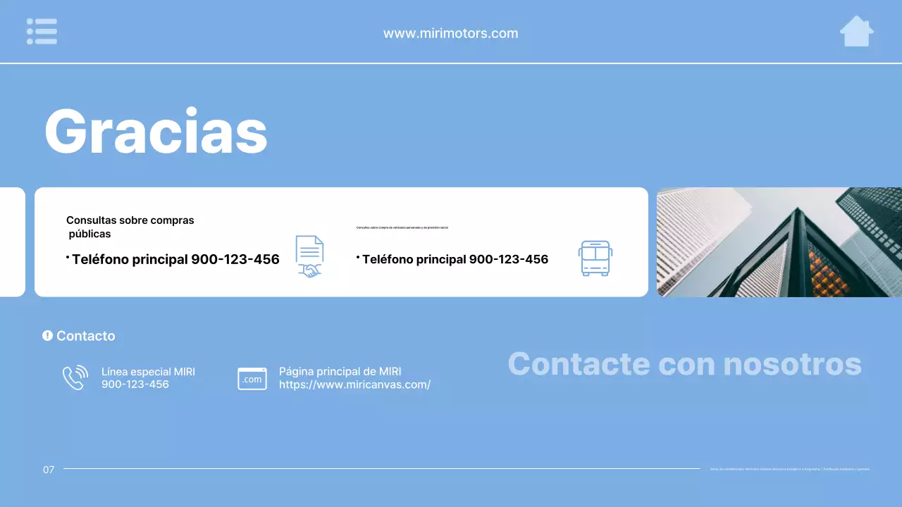 Anuncio de coche moderno de color azul cielo