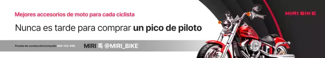 Anuncio de motocicleta moderna de color rojo