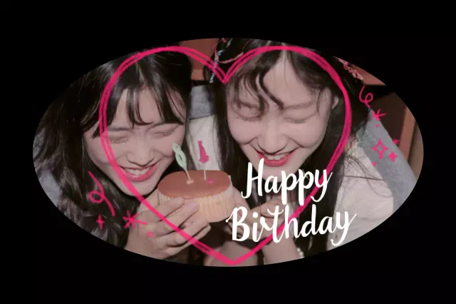 Célébration d'anniversaire simple et noire