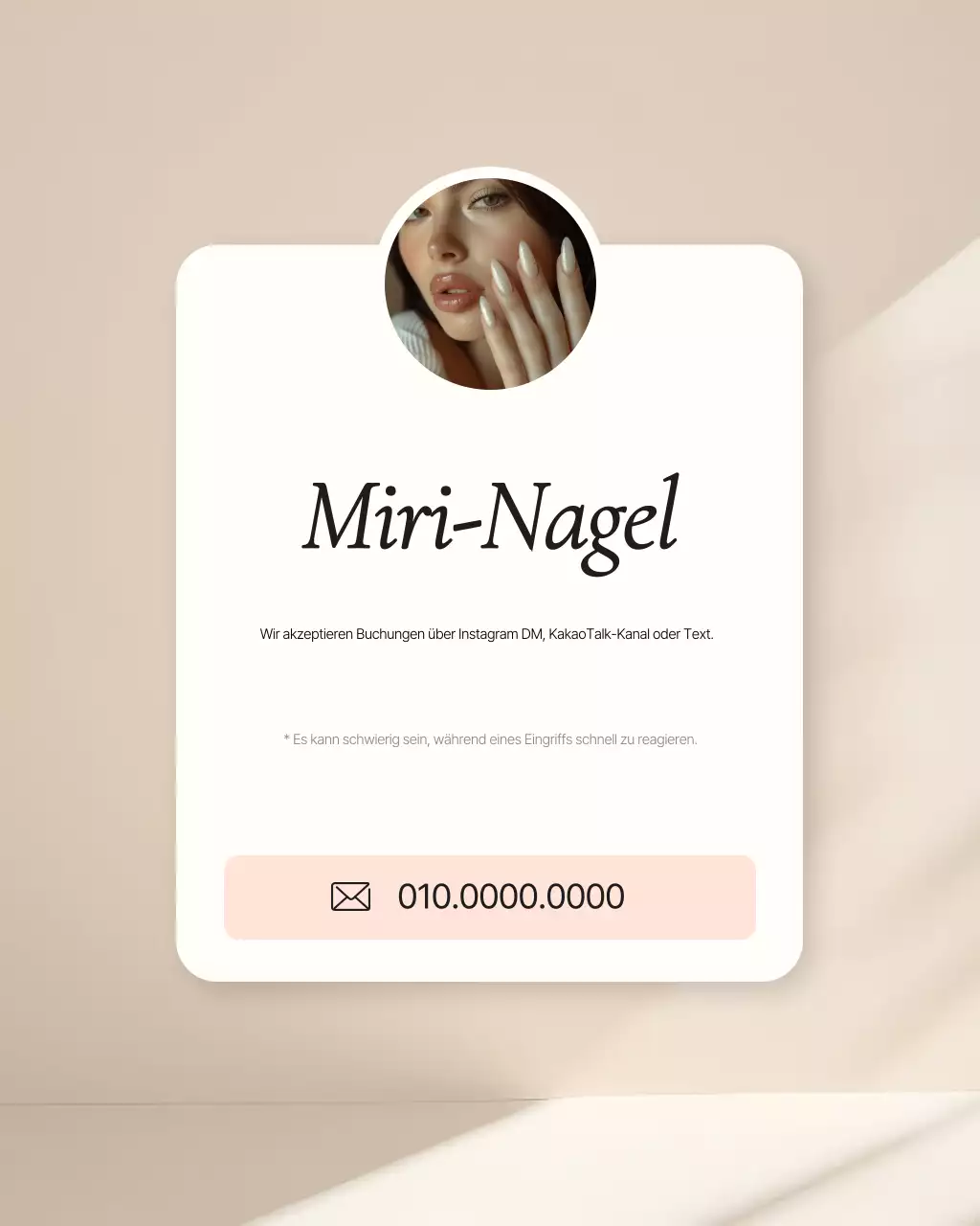 Pinks moderne Nagelstudio-Werbung