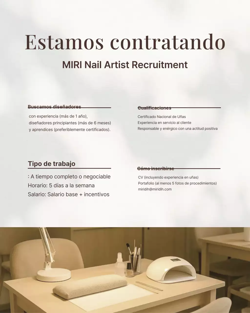 Una sencilla publicación de feed de rompecabezas de Instagram de un salón de uñas en tonos beige y marrón.