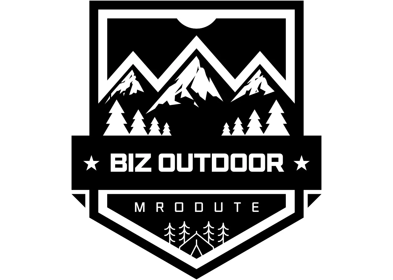 白と黒のシンプルなコンセプトのキャンプアウトドアロゴ。