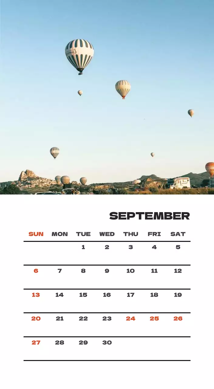 사계절 풍경의 여행 사진과 깔끔하고 과감한 텍스트 레이아웃의 연말 연시 기념 여행사 기업