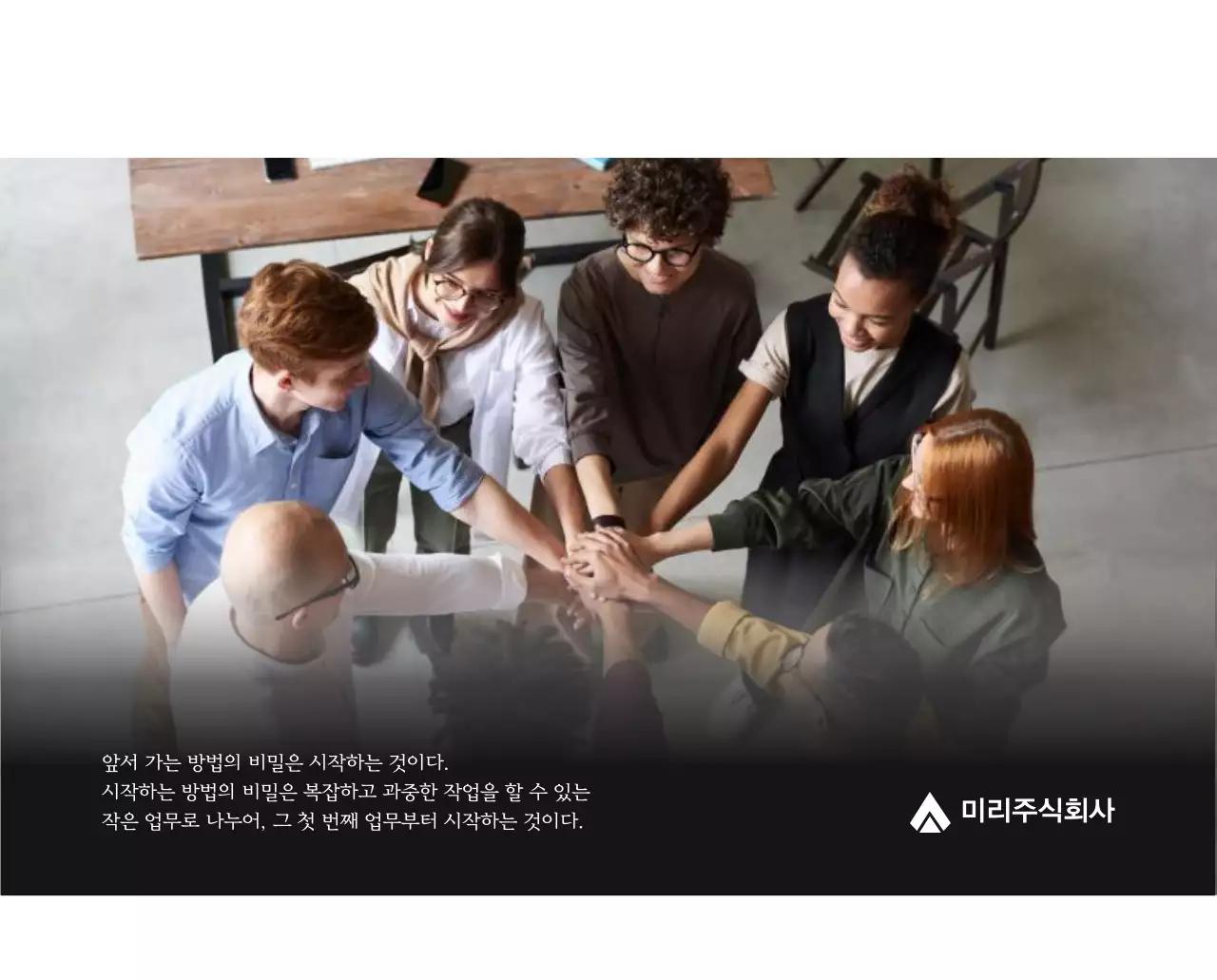 그레이의 심플한 기업 달력