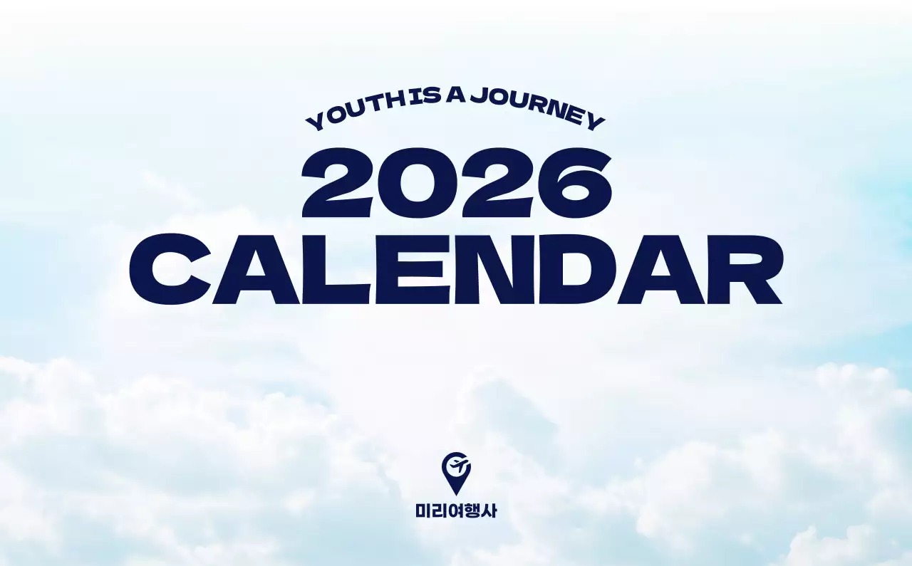 사계절 풍경의 여행 사진과 깔끔하고 과감한 텍스트 레이아웃의 연말 연시 기념 여행사 기업