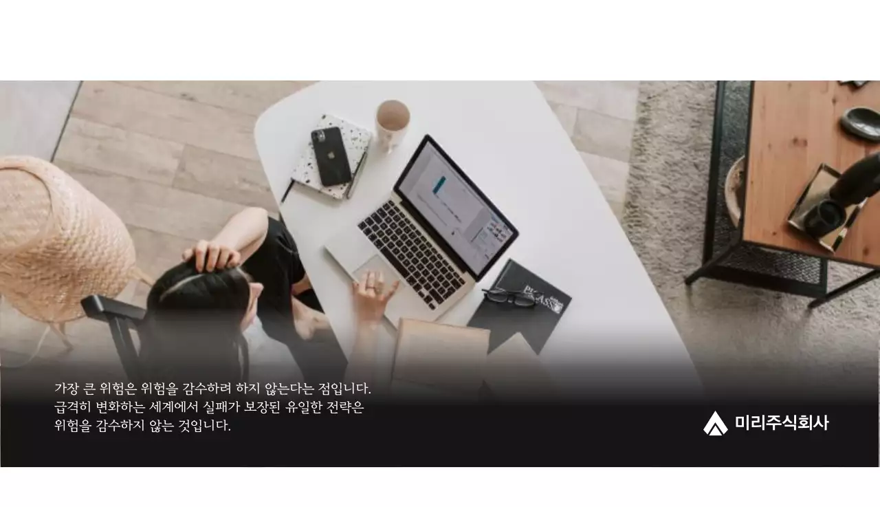 그레이의 심플한 기업 달력