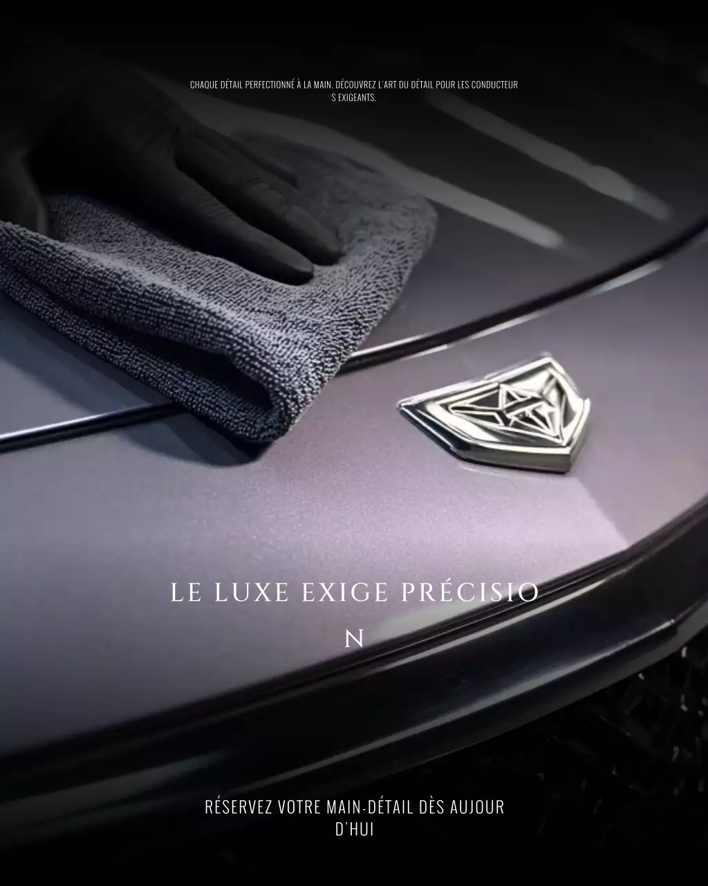 Publicité pour une voiture de luxe grise