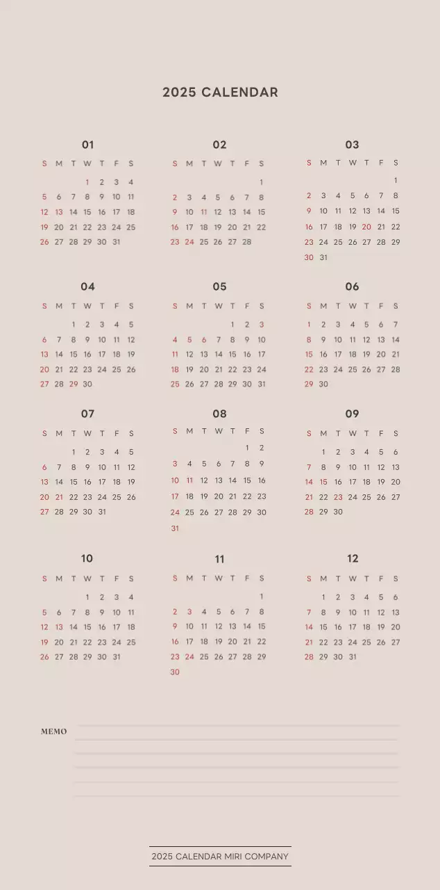 ベージュとグリーンのかわいい2025年の子犬の壁掛けカレンダー