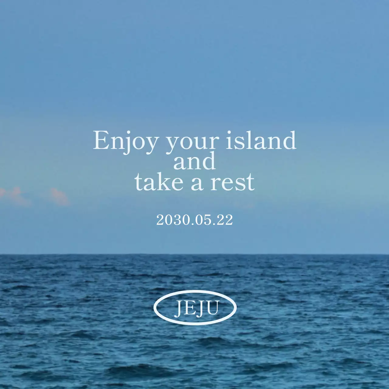 차분하고 감성적인 바다 사진이 배경으로 있는 감성 글씨 관광 상품 디자인