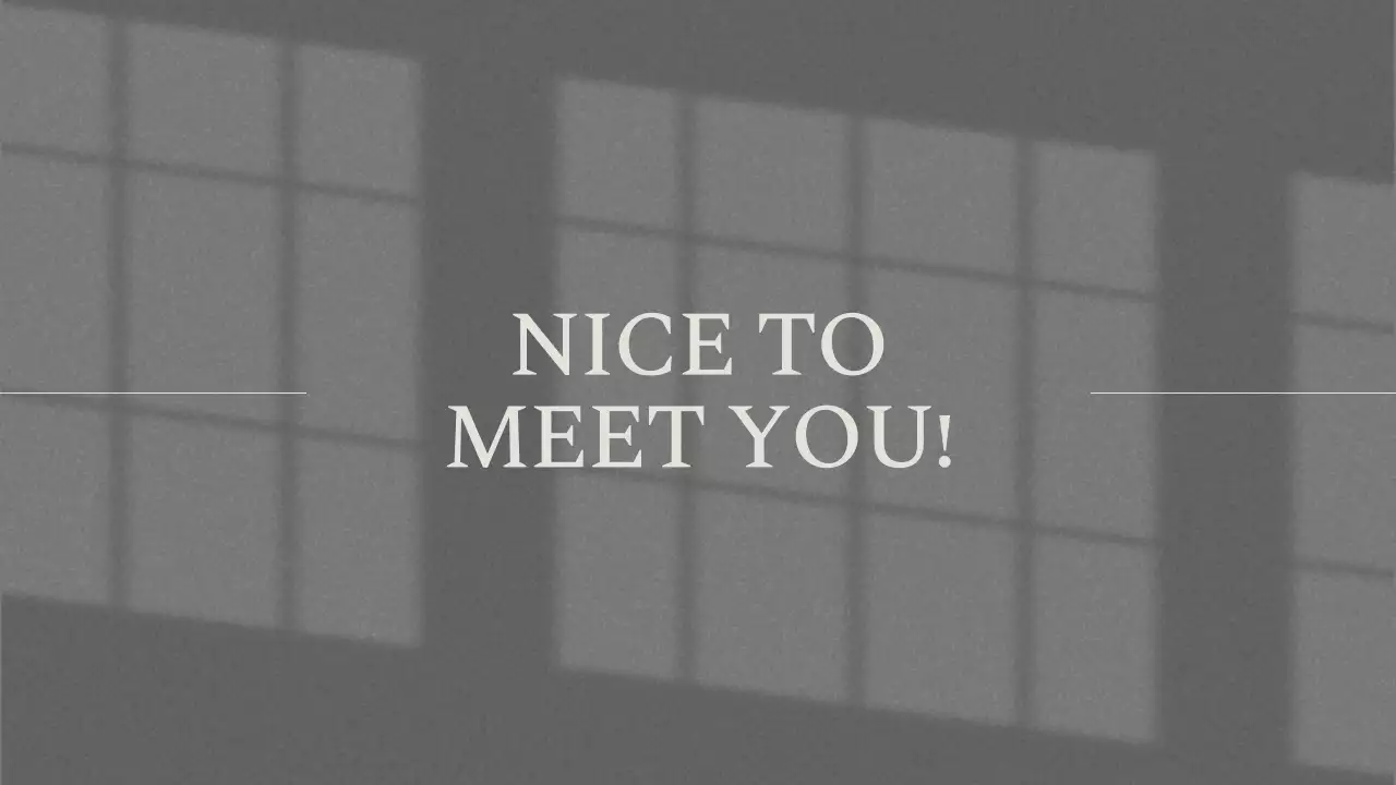 Bài thuyết trình giới thiệu cá nhân cổ điển màu xám