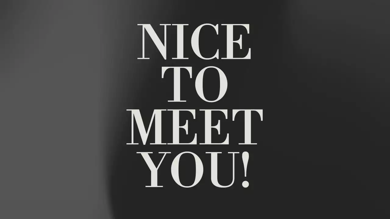 Presentasi Pengenalan Diri Minimalis Hitam