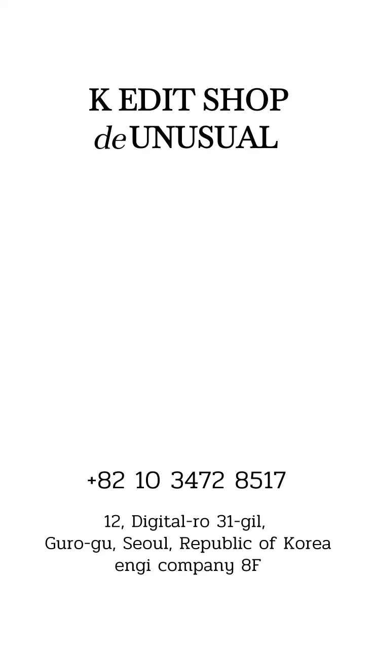 하늘색 배경이 쓰인 알파벳이 크게 들어간 편집샵