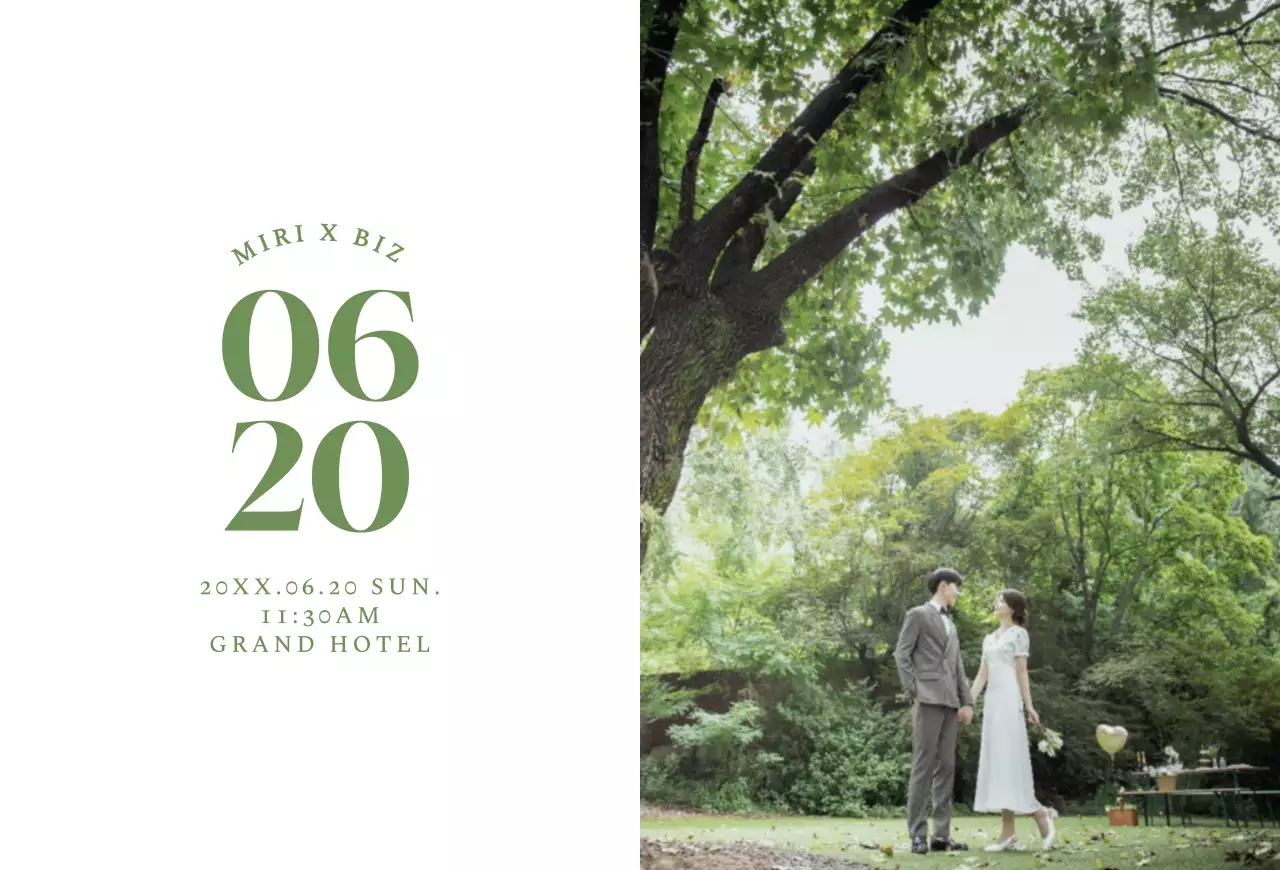 녹색과 흰색의 웨딩화보가 들어간 심플한 청첩장