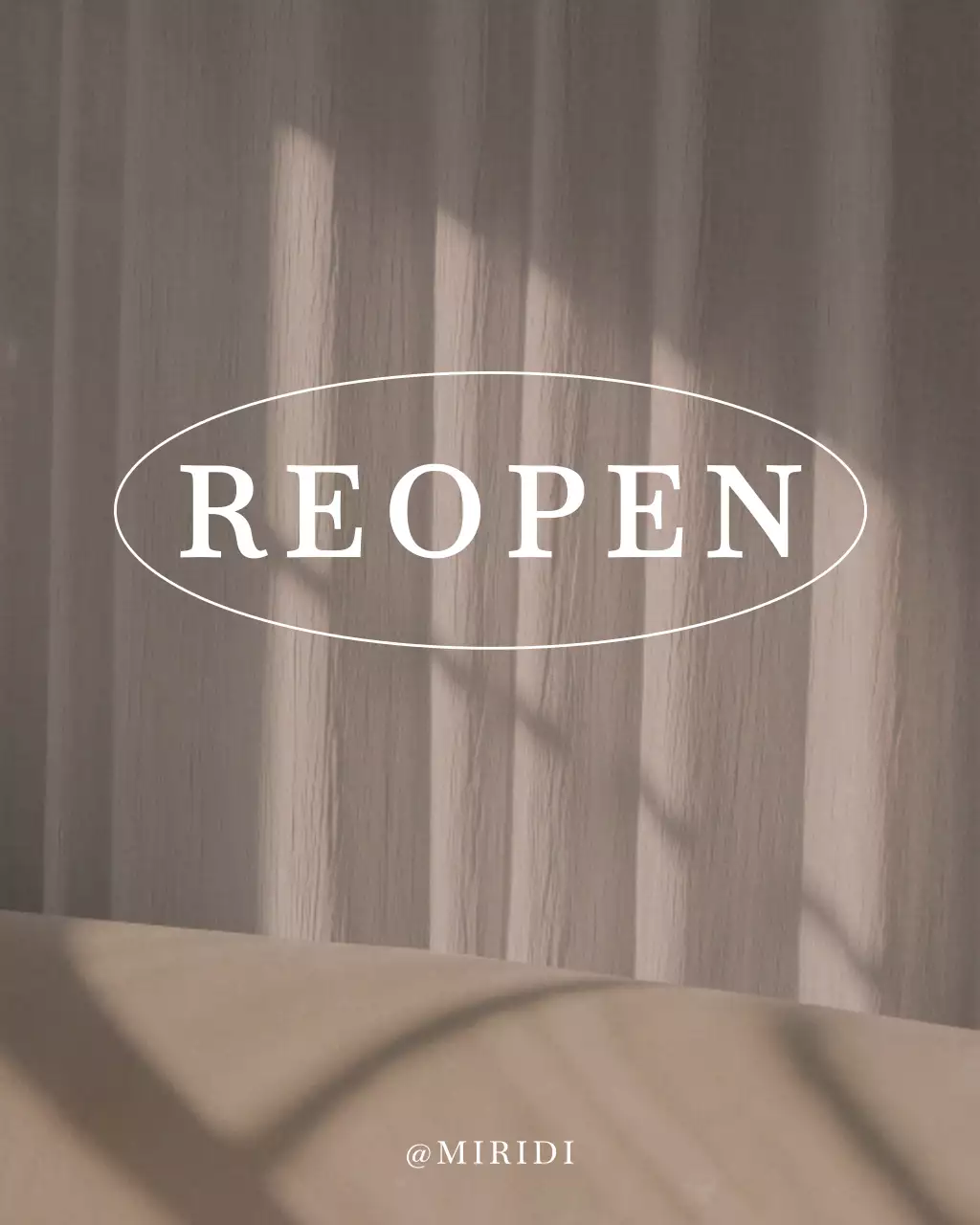 갈색과 흰색의 트렌드한 오픈 리뉴얼 홍보