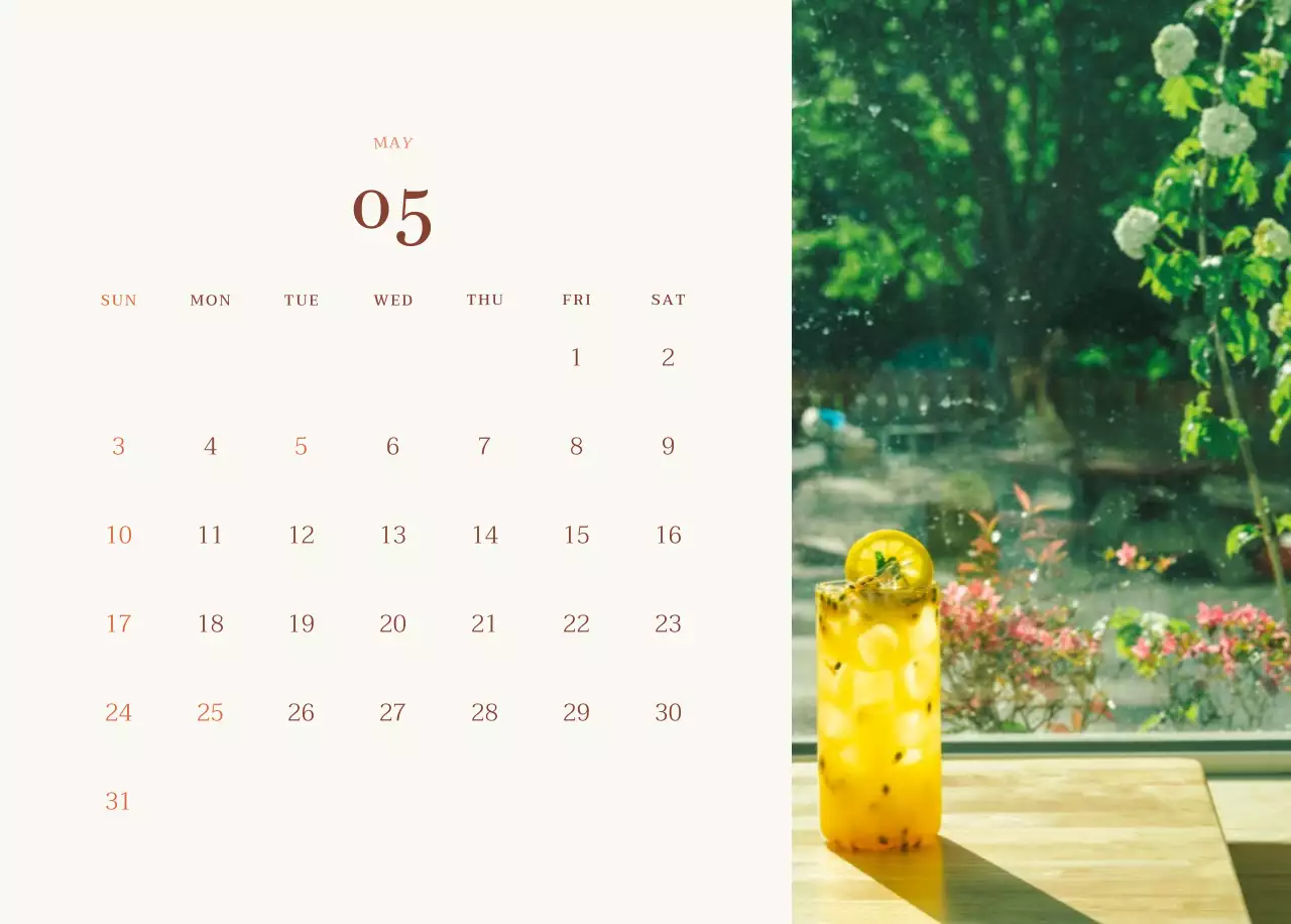 베이지 브라운의 감성적인 카페 사진 레이아웃