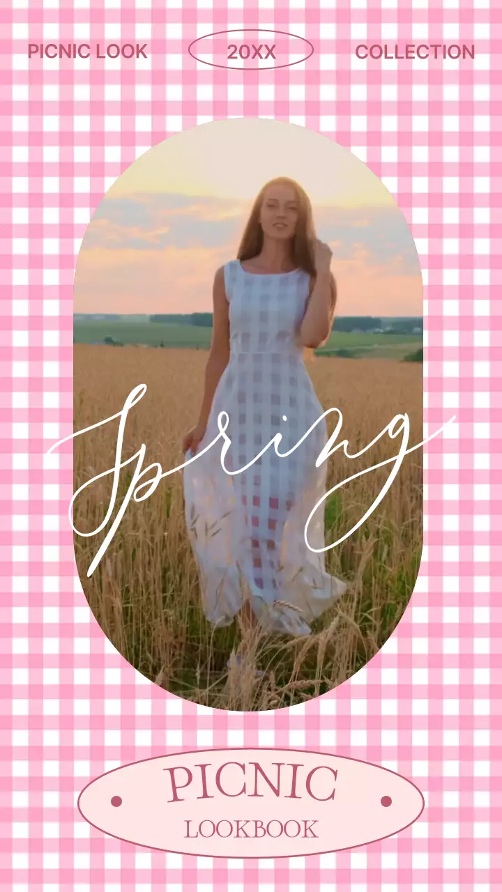 핑크색 체크 무늬 배경의 러블리한 나들이 룩 광고