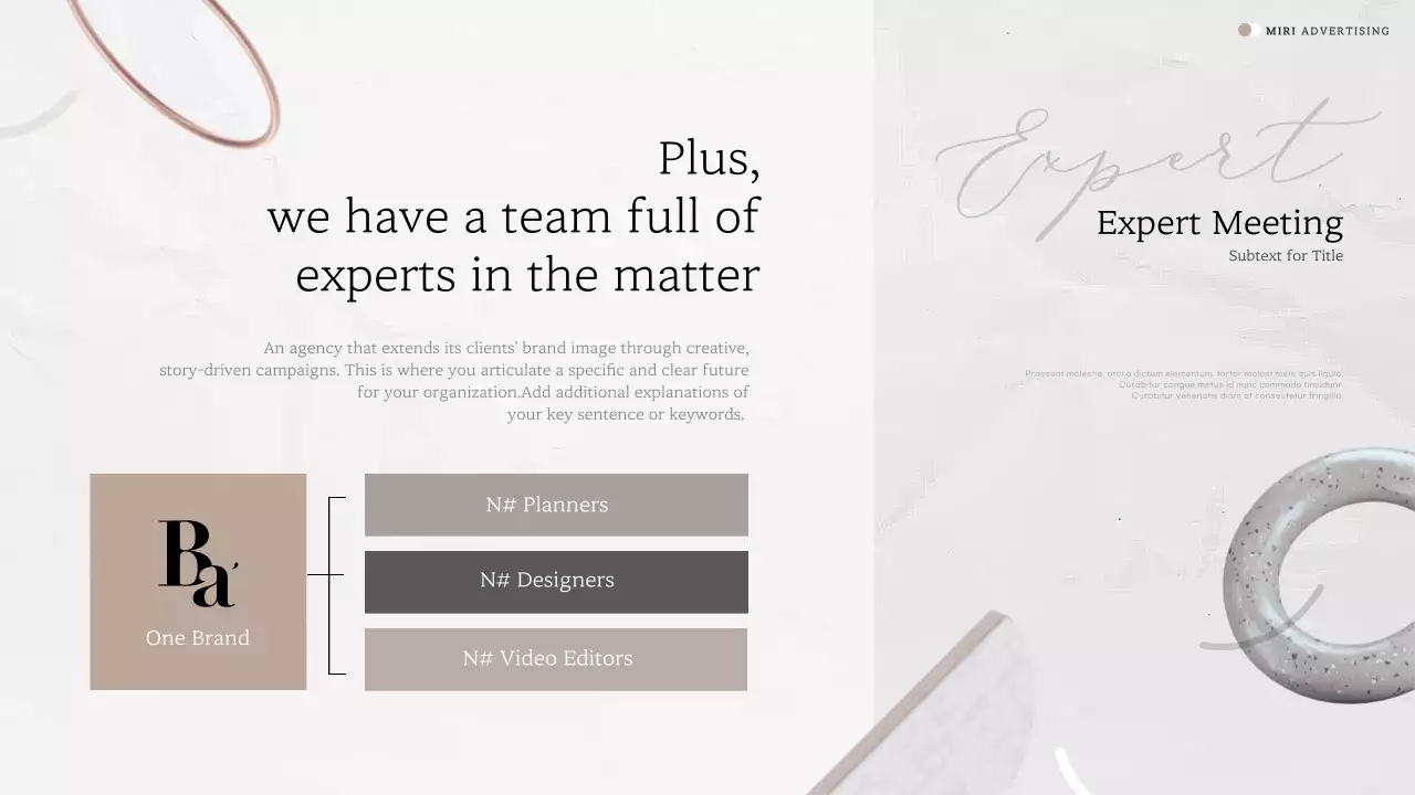 베이지색과 흰색의 고급스러운 스토리텔링형 기업 소개서