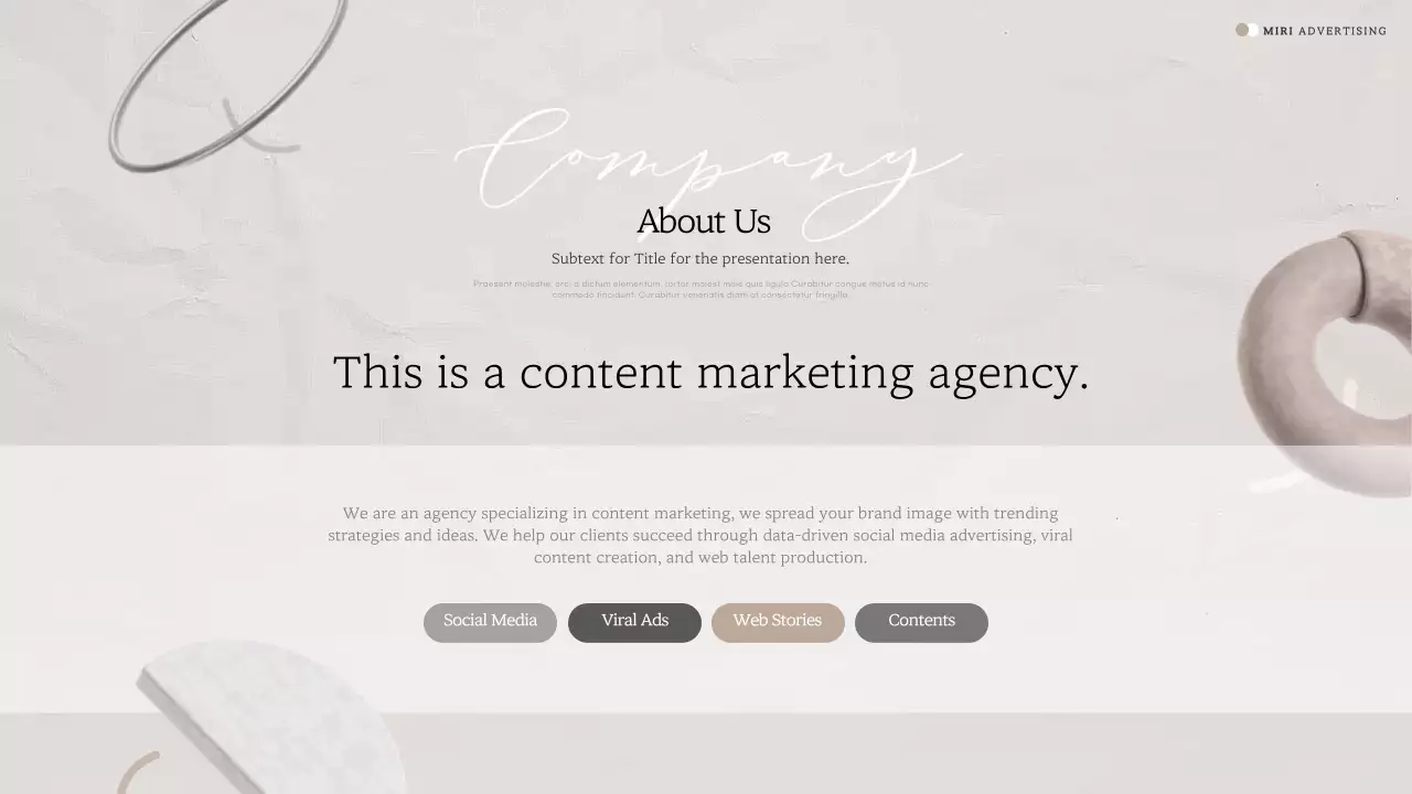 베이지색과 흰색의 고급스러운 스토리텔링형 기업 소개서