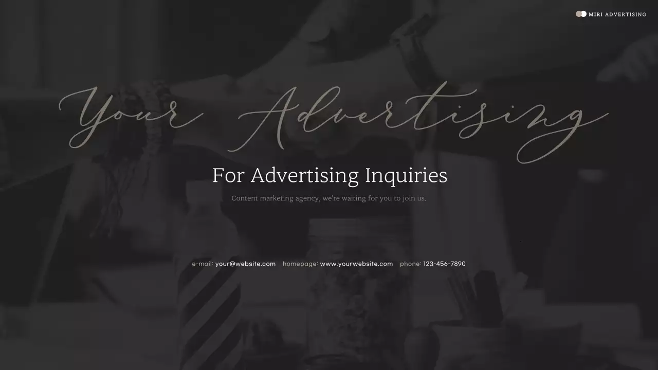 베이지색과 흰색의 고급스러운 스토리텔링형 기업 소개서