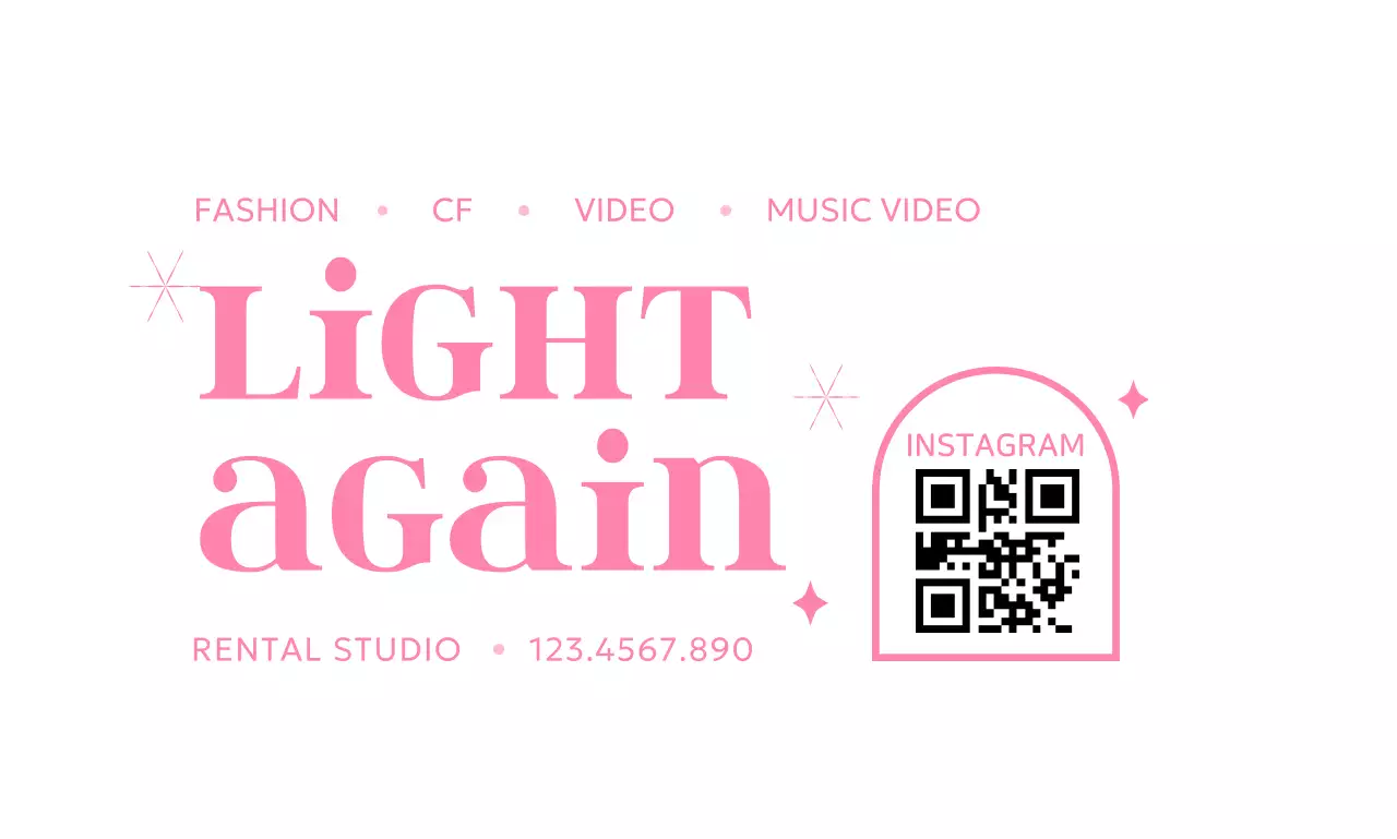 반짝이와 아치형 라인이 있는 화려한 느낌의 스튜디오