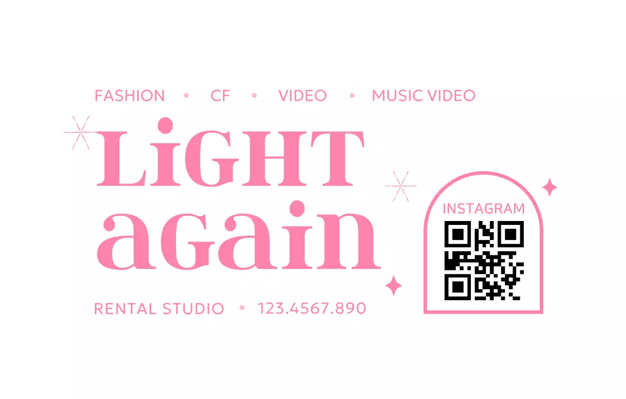 반짝이와 아치형 라인이 있는 화려한 느낌의 스튜디오