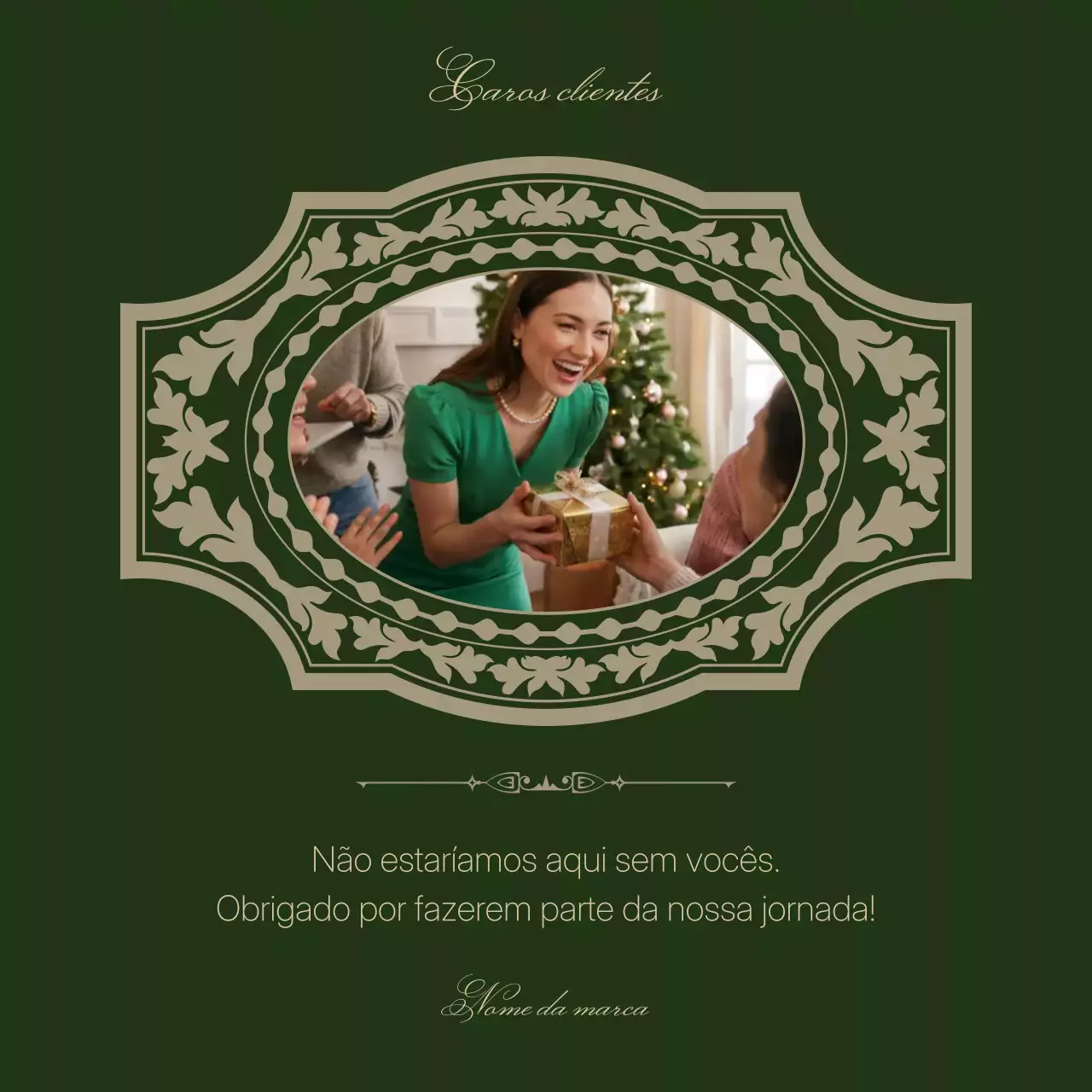 Cartão de Natal Clássico Vintage Verde e Bege para Redes Sociais - Quadrado