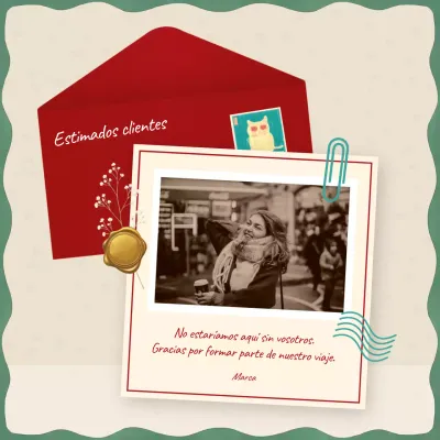 Cuadrado para redes sociales con felicitación moderna y divertida de Año Nuevo en rojo y beige