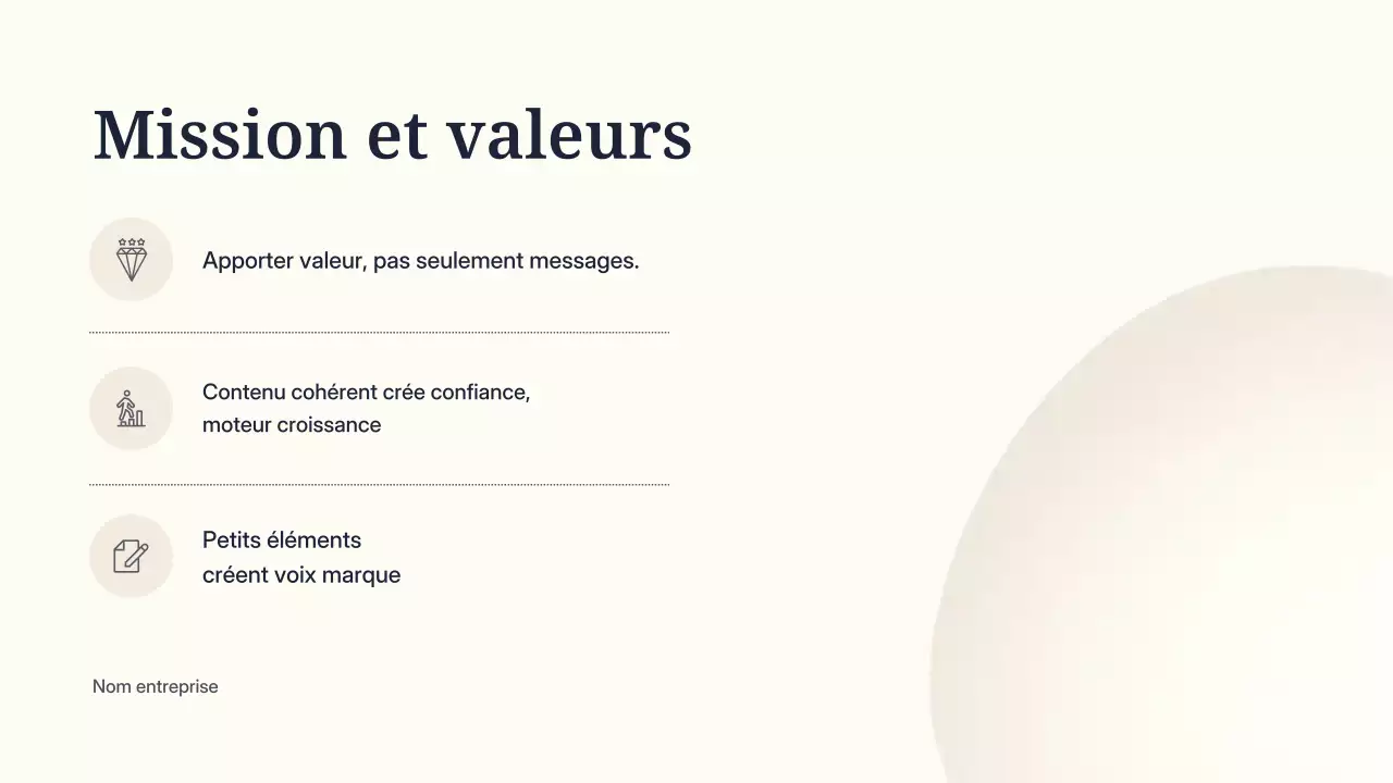 présentation marketing minimaliste beige