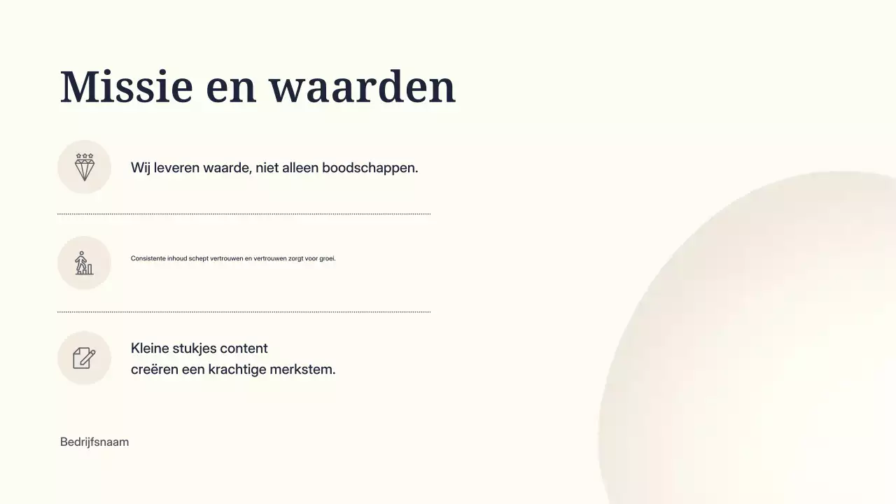 beige minimale marketingpresentatie