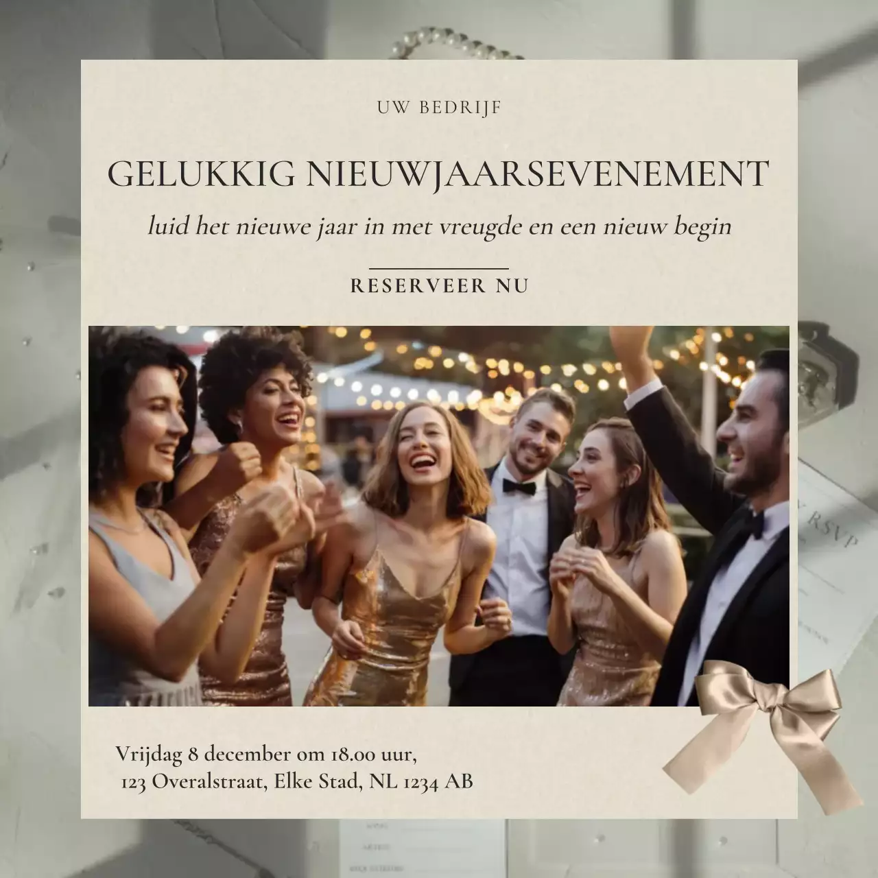 Beige en zwart minimalistisch nieuwjaarsevenement Social Media Square