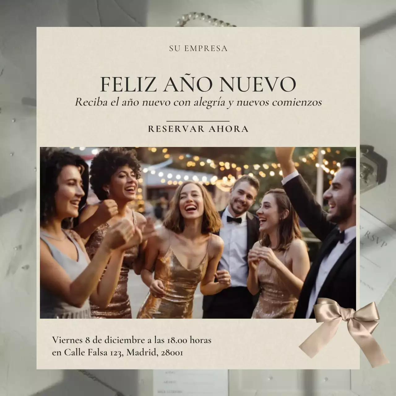 Cuadrado para redes sociales del evento minimalista de Año Nuevo en beige y negro