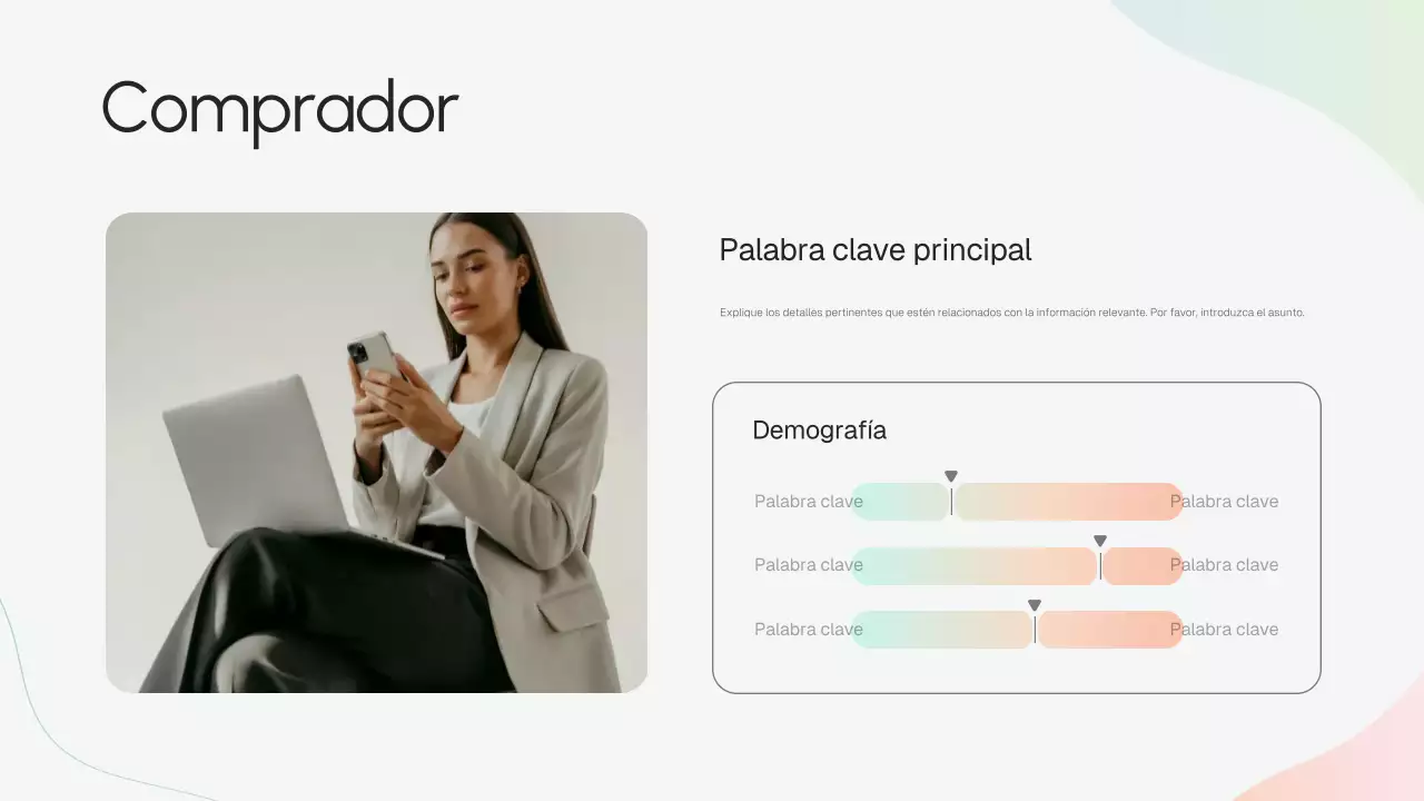 Presentación de estrategia empresarial moderna en beige