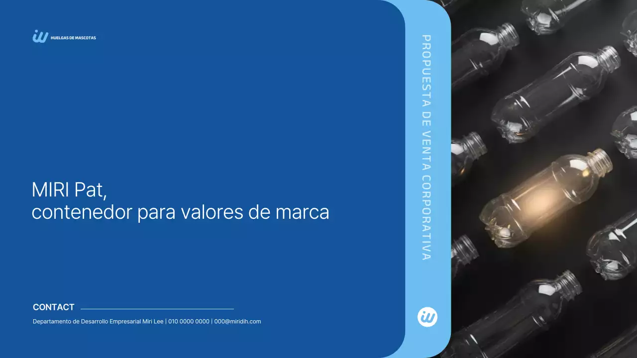 Propuesta B2B de presentación de producto de botella PET moderna azul