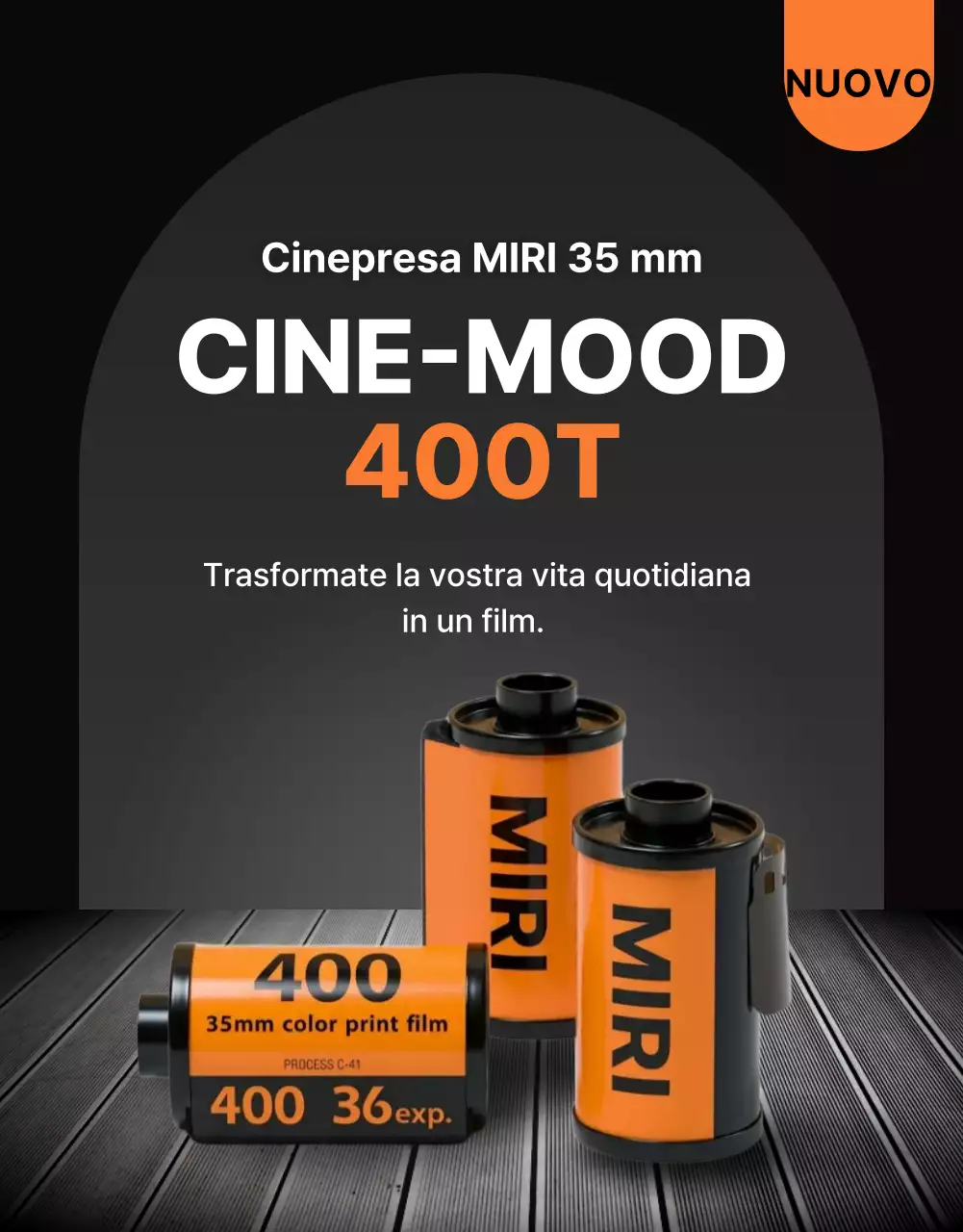 Pubblicità della macchina fotografica moderna arancione