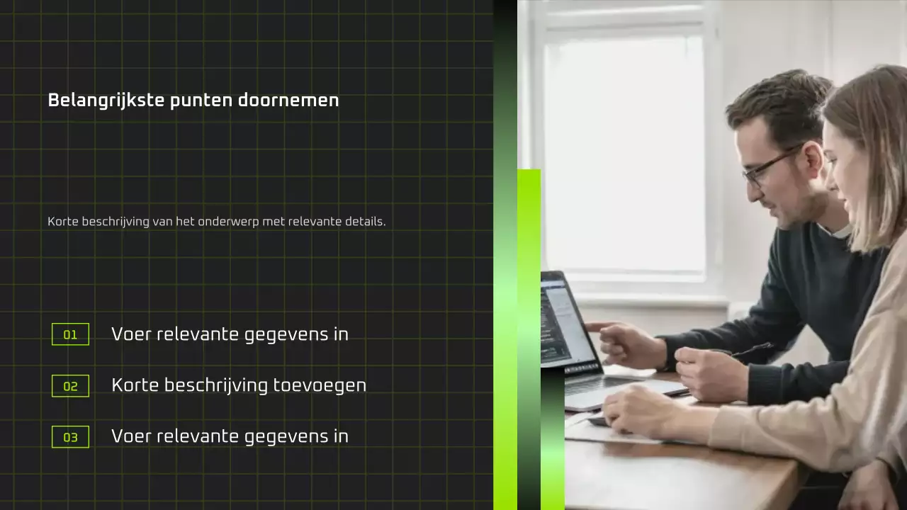 Presentatie van een moderne AI-cursus in zwart-groen
