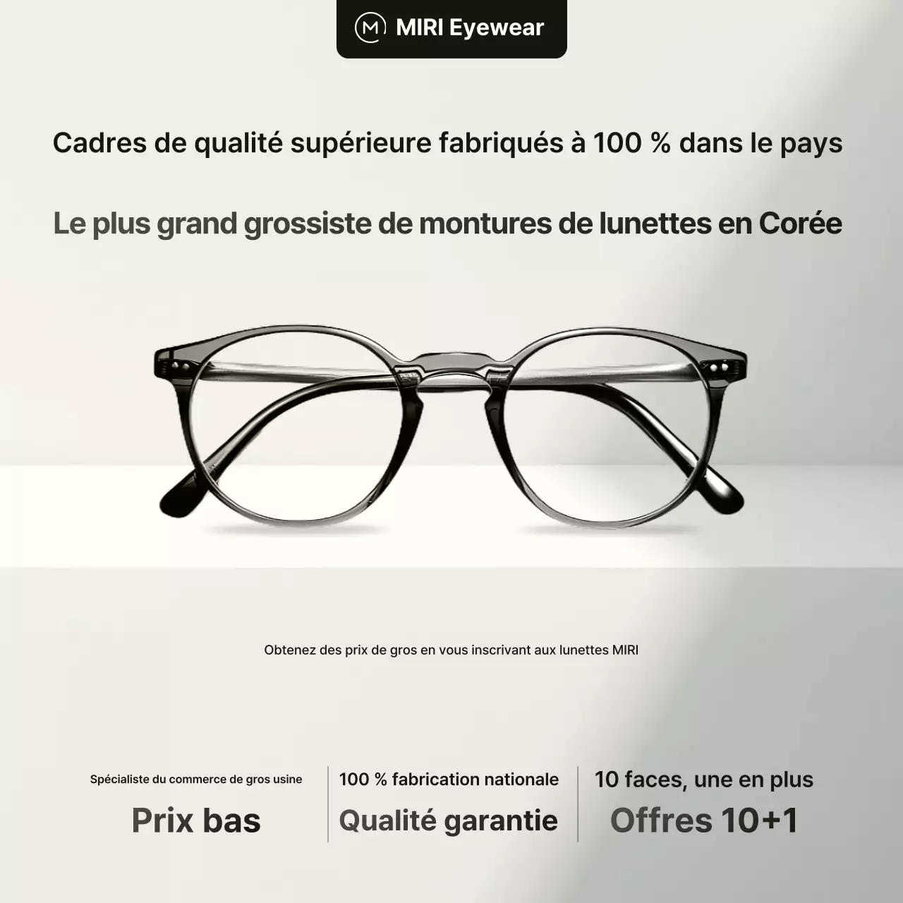 Publicité pour la vente en gros de montures de lunettes beiges et propres