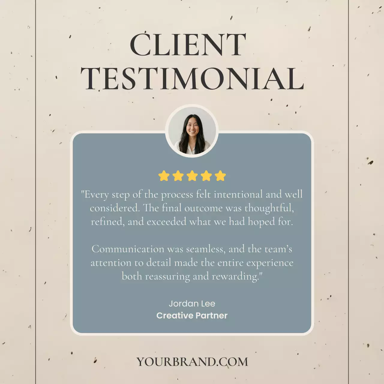 Thông báo trên Instagram về phản hồi của khách hàng theo phong cách tối giản màu be.