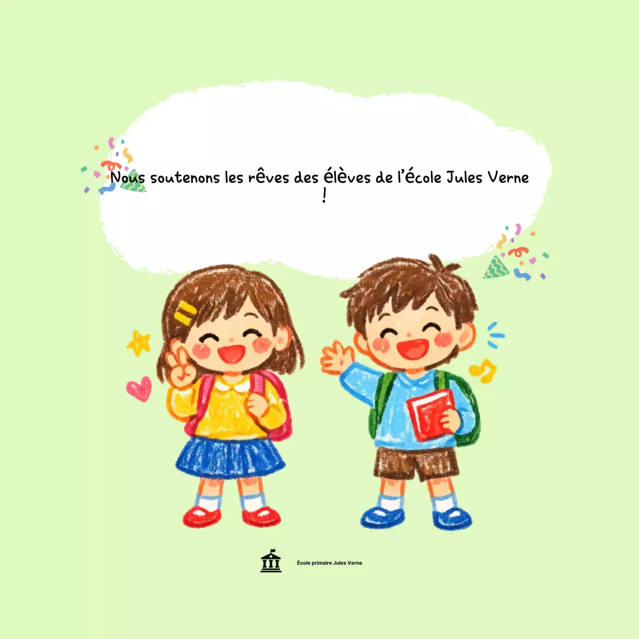 Étudiante mignonne en vert qui applaudit